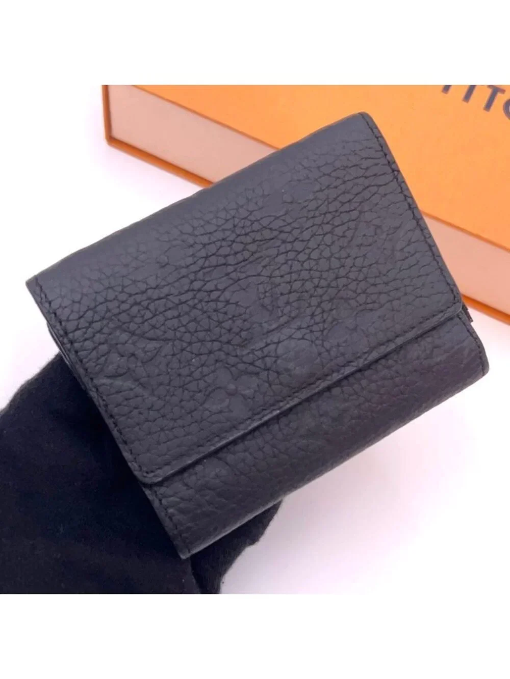 Louis Vuitton Portefeuille Pilot Trifold Wallet Black Taurillon